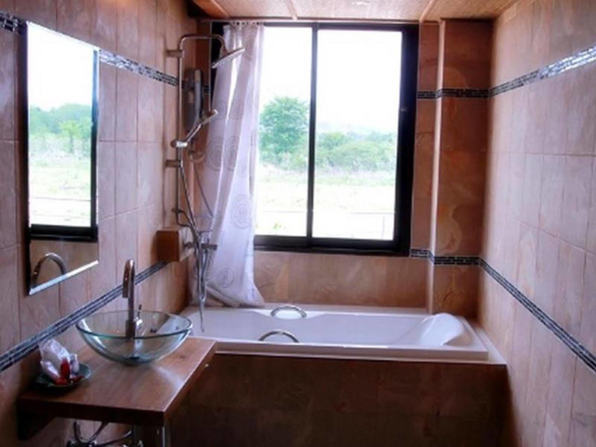 מאה סאריאנג River Bank Resort מראה חיצוני תמונה